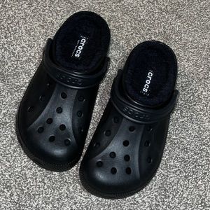 Black crocs with fur. New